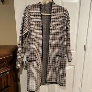 Kohl's Black and Tan Houndstooth Cardigan